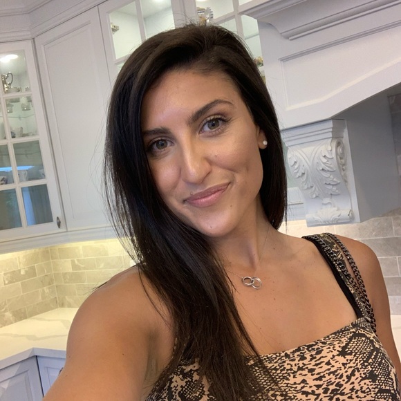 Meet your Posher, Julia - Picture 1 of 1